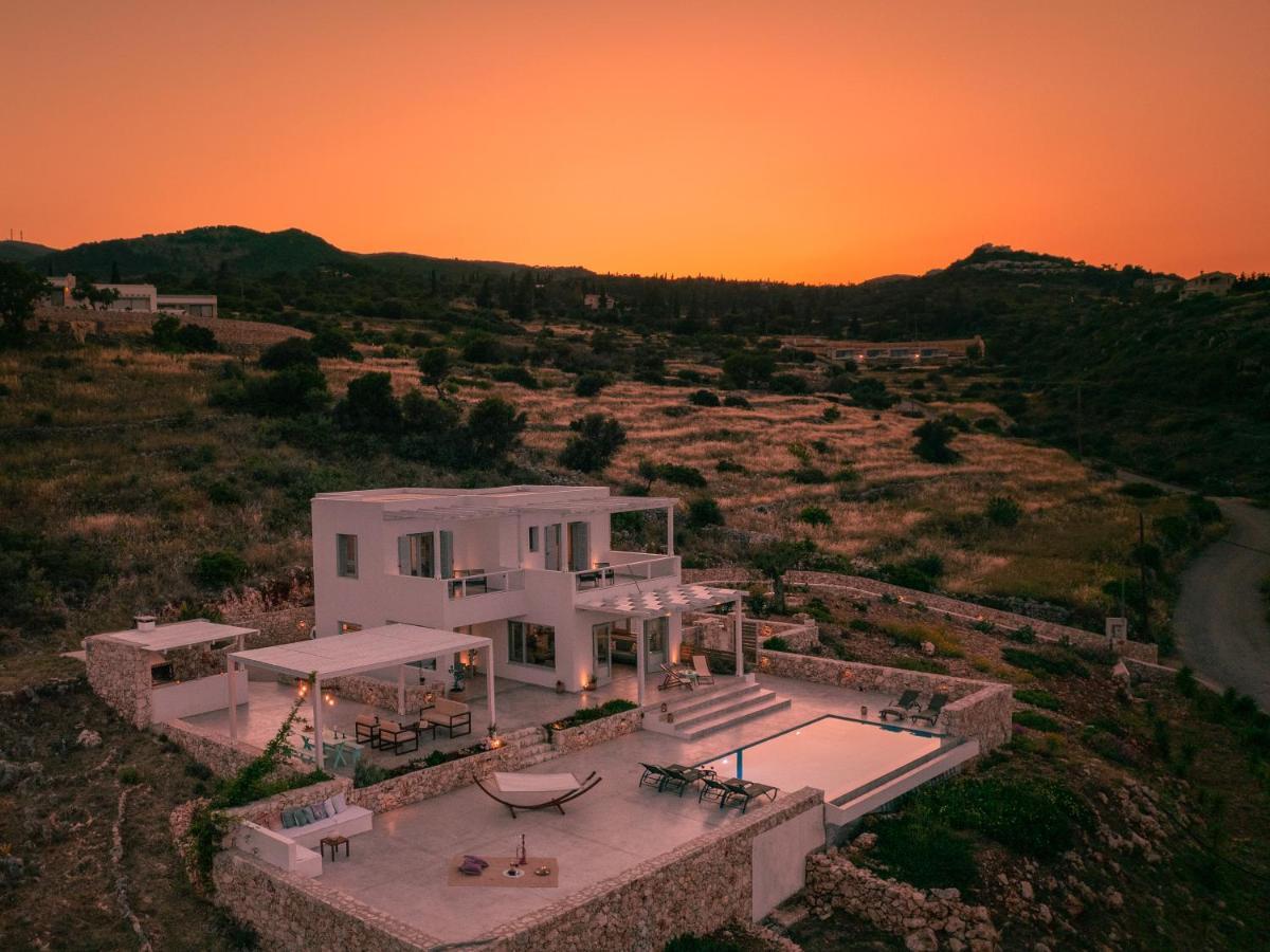 Avgi Villa *